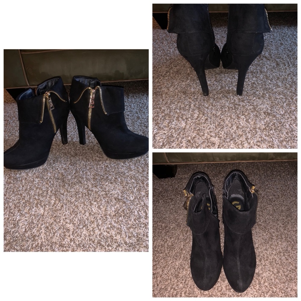 Black Guess ankle booties